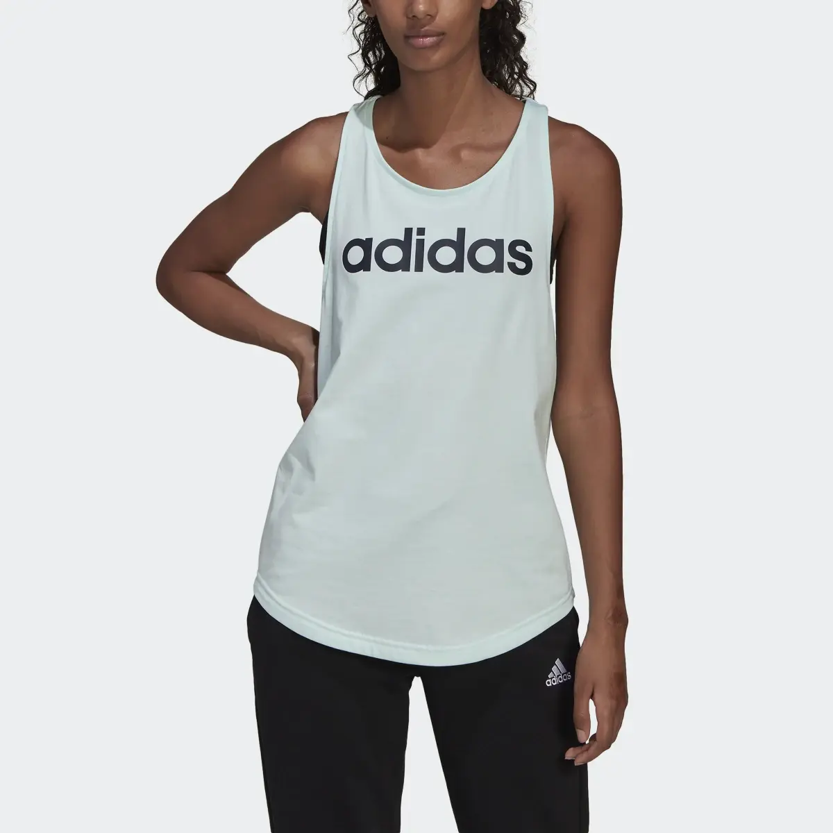 Adidas Playera sin Mangas Essentials Logo Holgado. 1