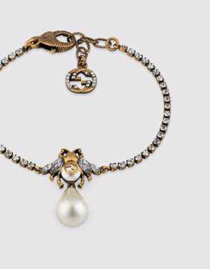 Bee bracelet with pearl
