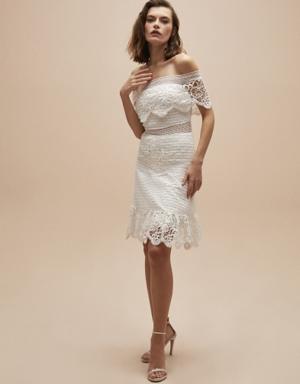 Beyaz Dantel İşlemeli Düşük Omuzlu Kısa Nikah Elbisesi