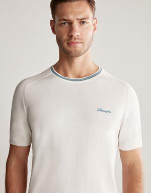 Nakış Logolu Yaka Detaylı Beyaz Triko T-Shirt