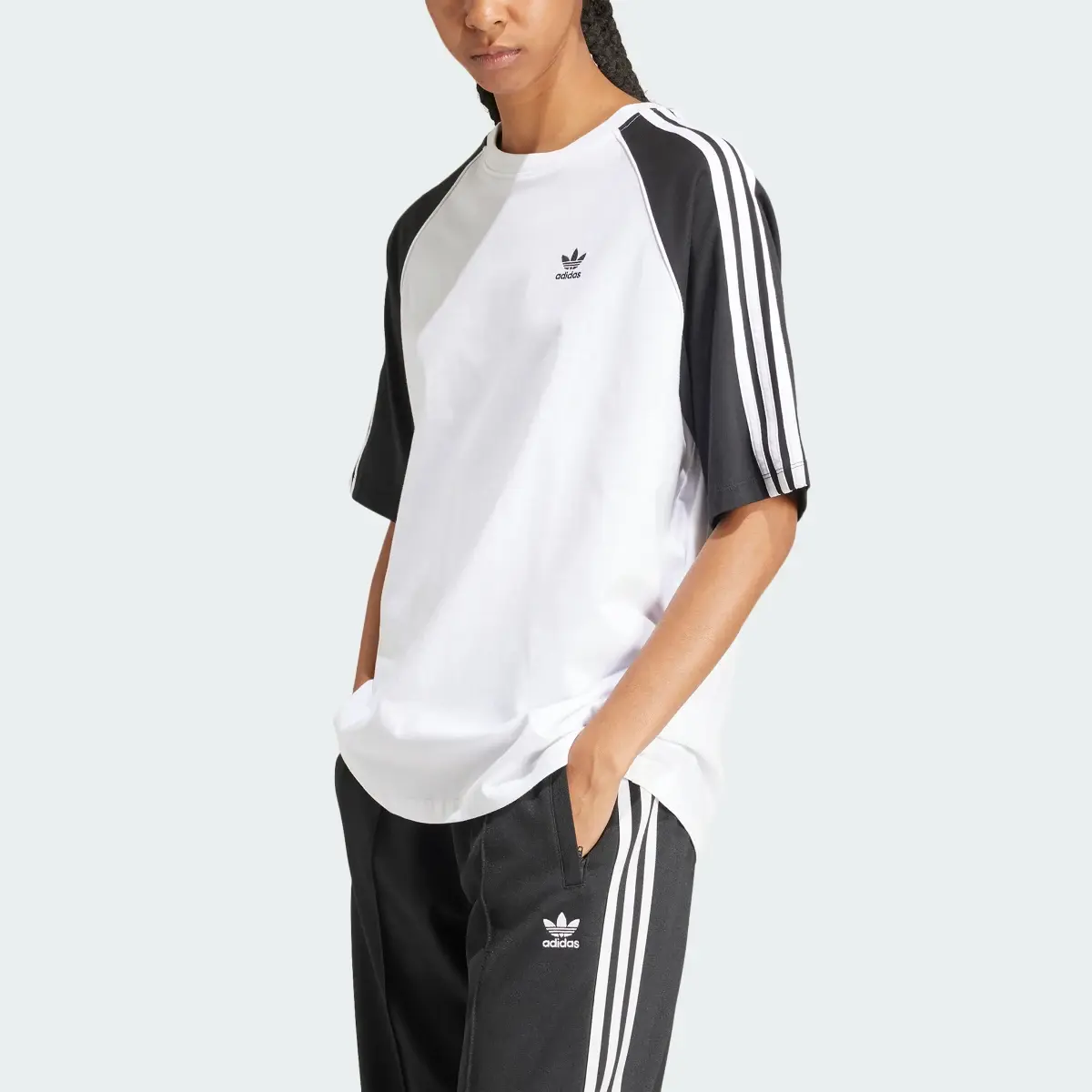 Adidas T-shirt Oversize. 1