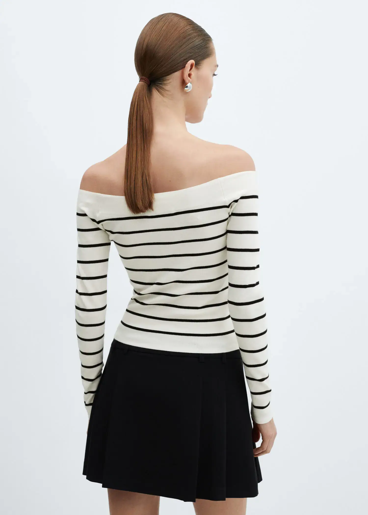 Mango Off-the-shoulder knitted sweater. 3