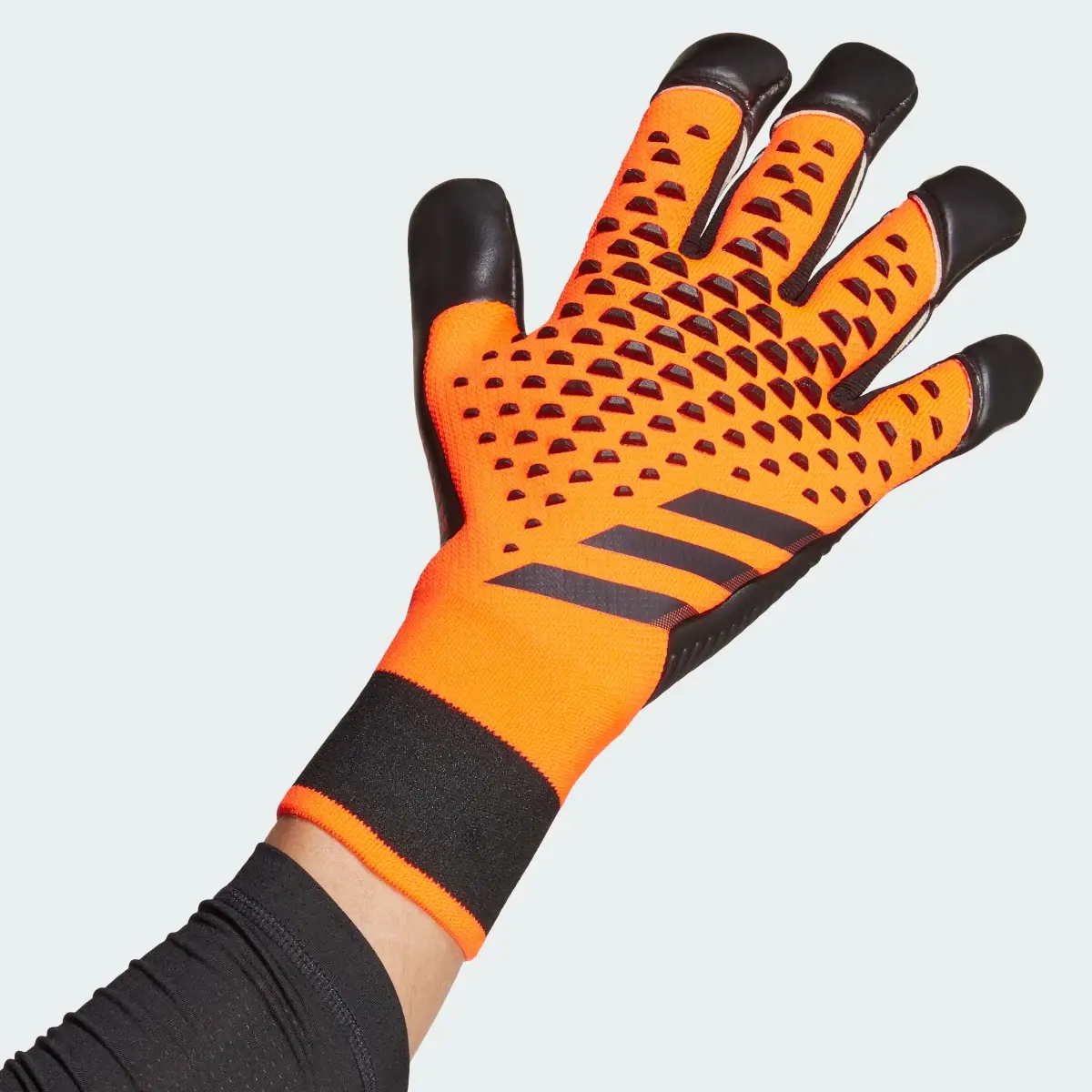 Adidas Predator Pro Hybrid Gloves. 1