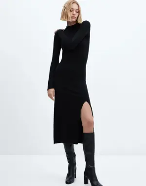 Knitted dress with side slit 