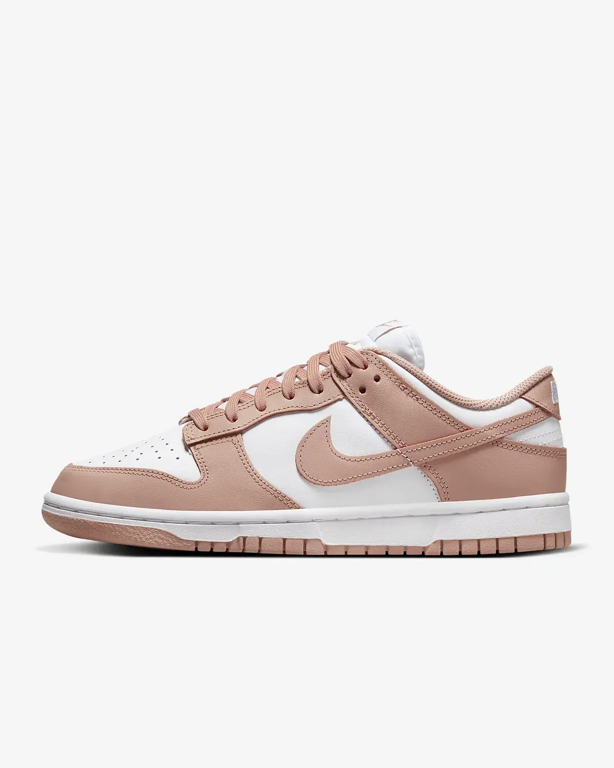 Nike Dunk Low. 1