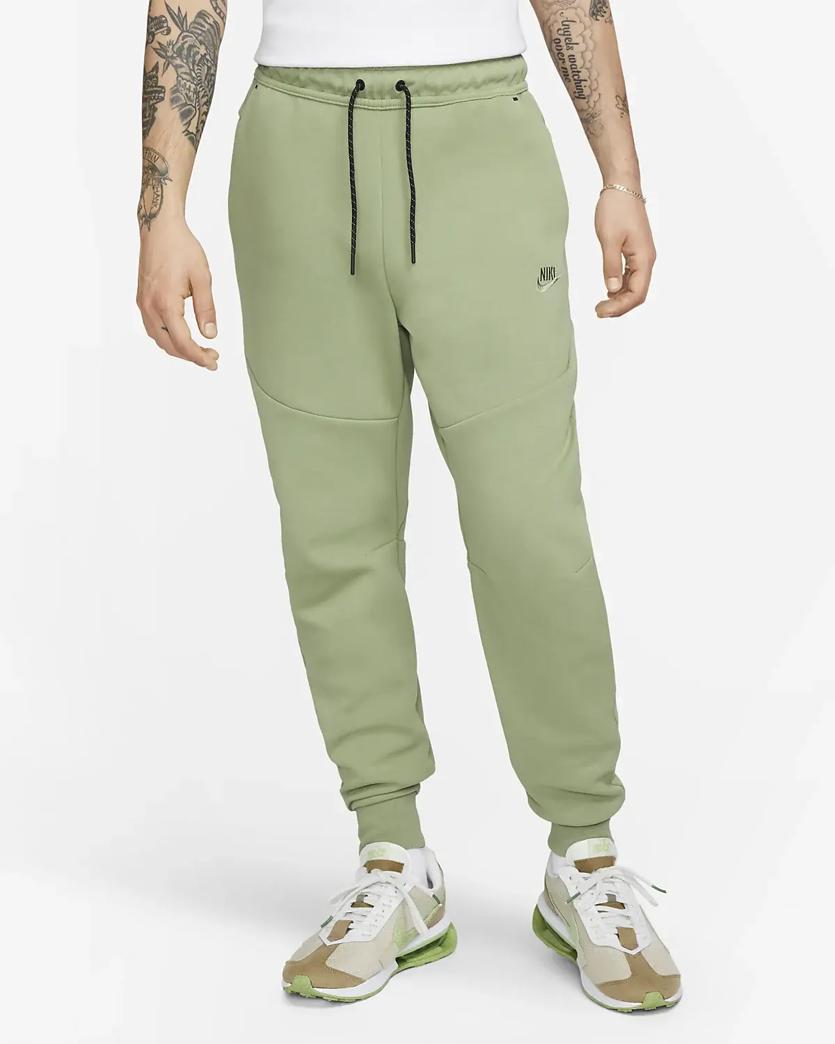 Nike Tech Fleece. 1