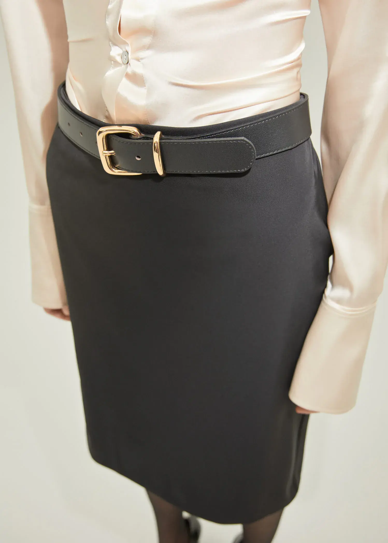Mango Leather belt with contrasting buckle. 1