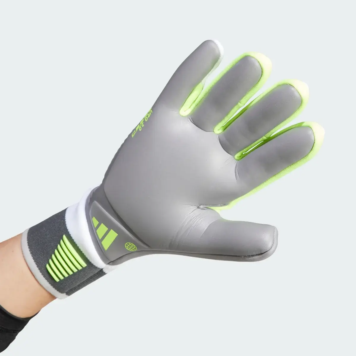 Adidas Predator Pro Goalkeeper Gloves. 2