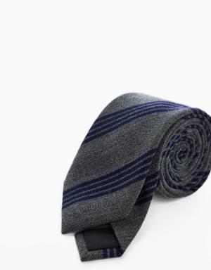 Crease-resistant wool tie