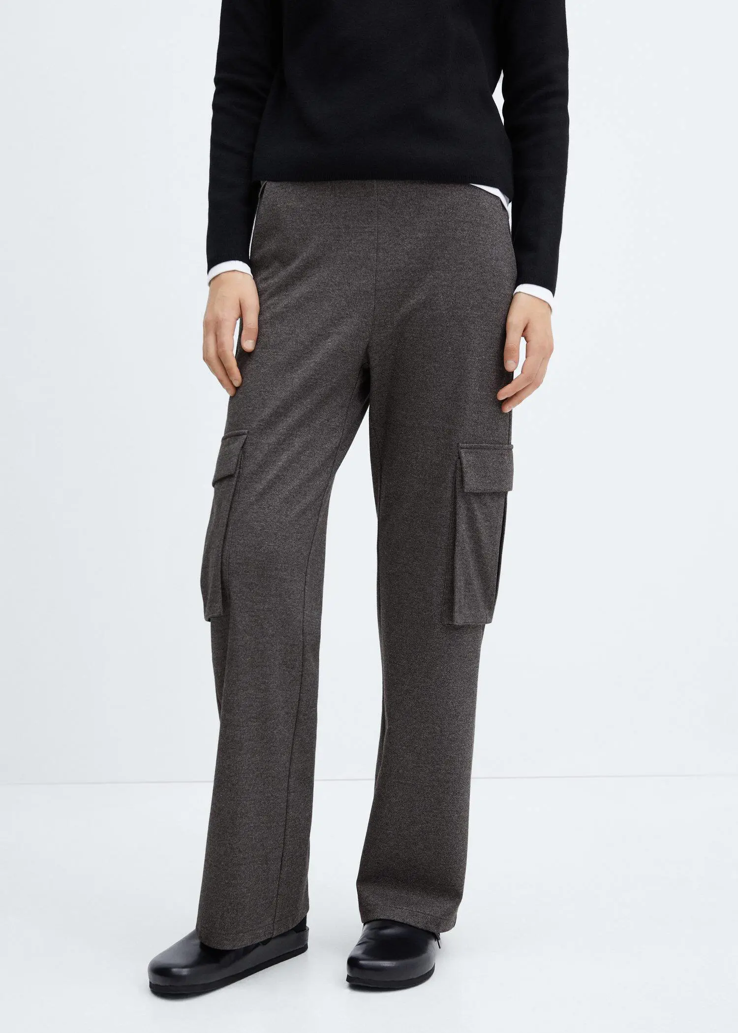 Mango Knitted trousers with cargo pockets. 2