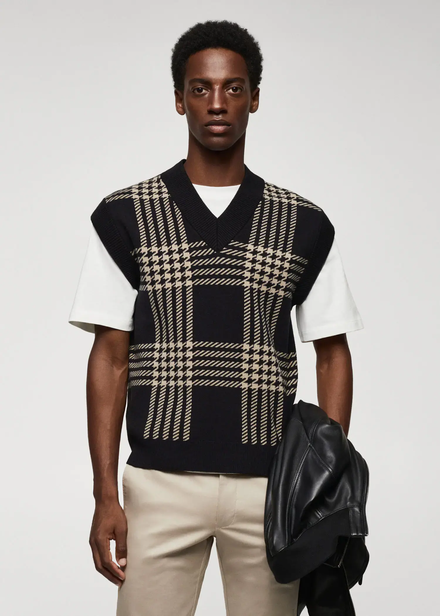 Mango Fine-knit houndstooth-print vest. 1