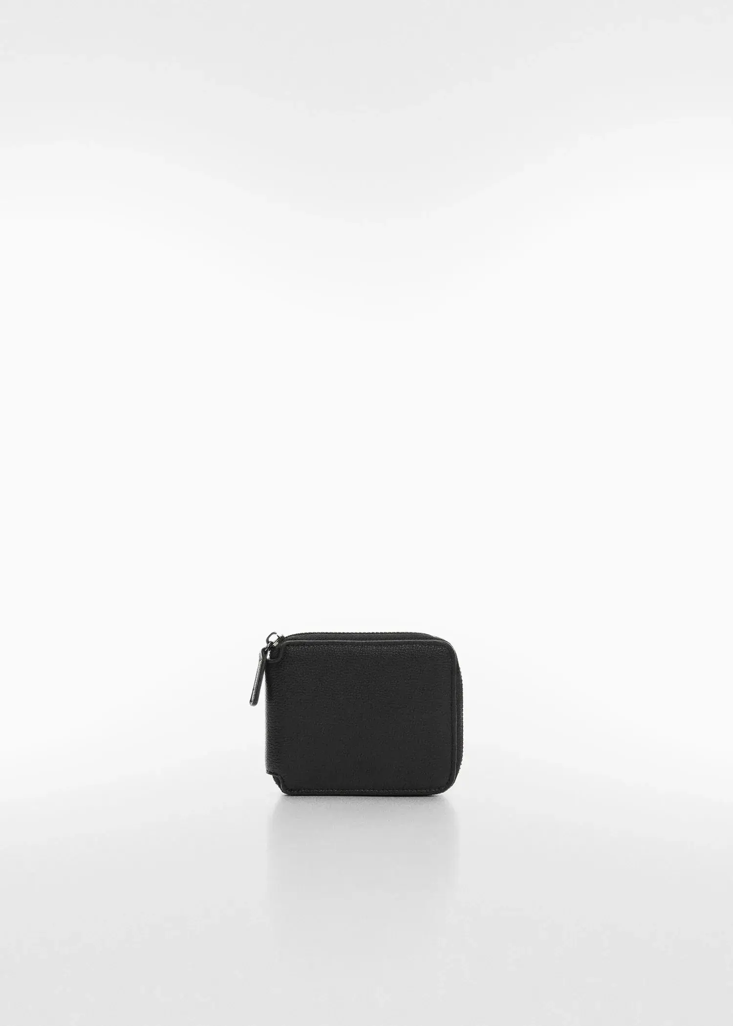 Mango Anti-contactless leather-effect card holder. a black wallet sitting on top of a white table. 