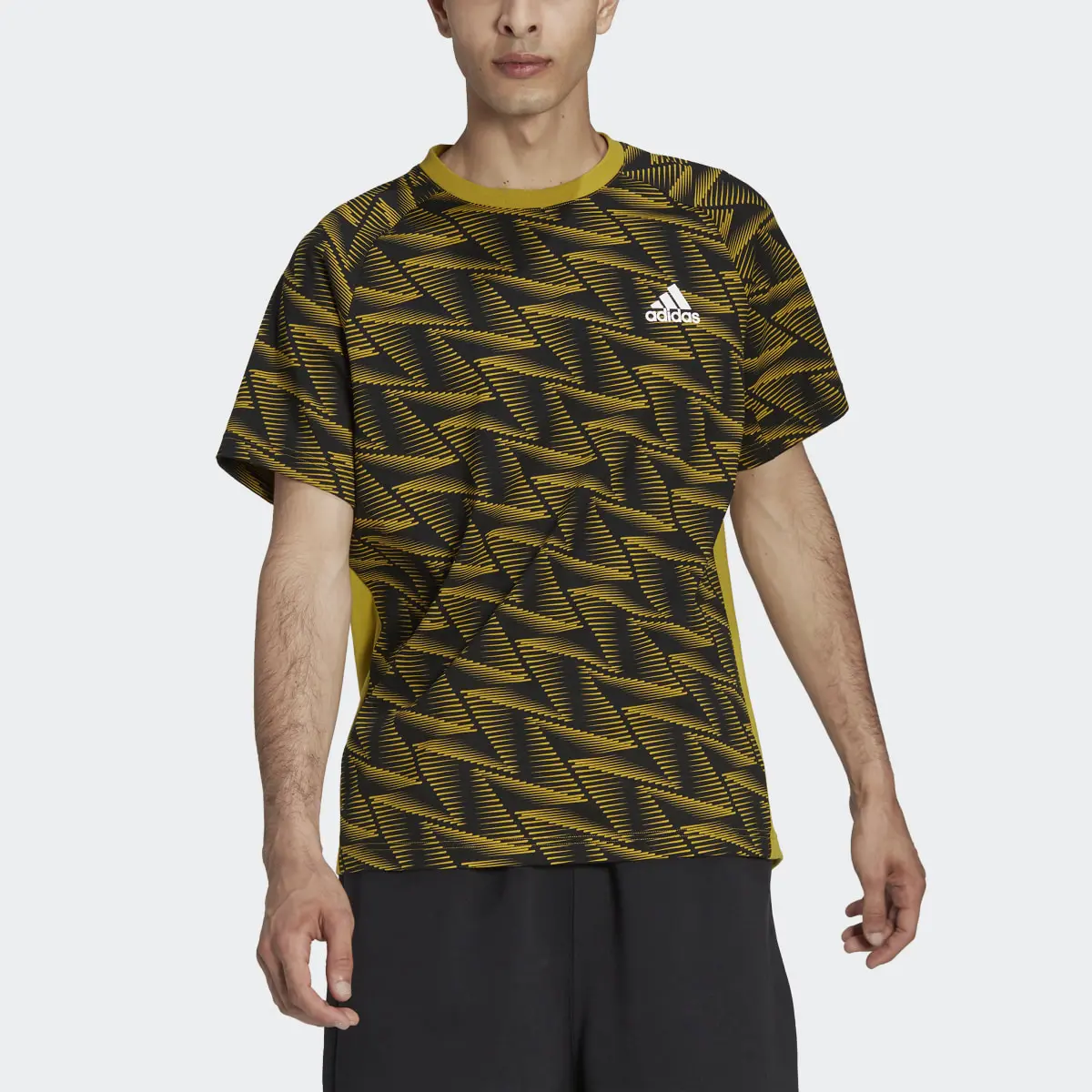 Adidas Camiseta Designed for Gameday Travel. 1