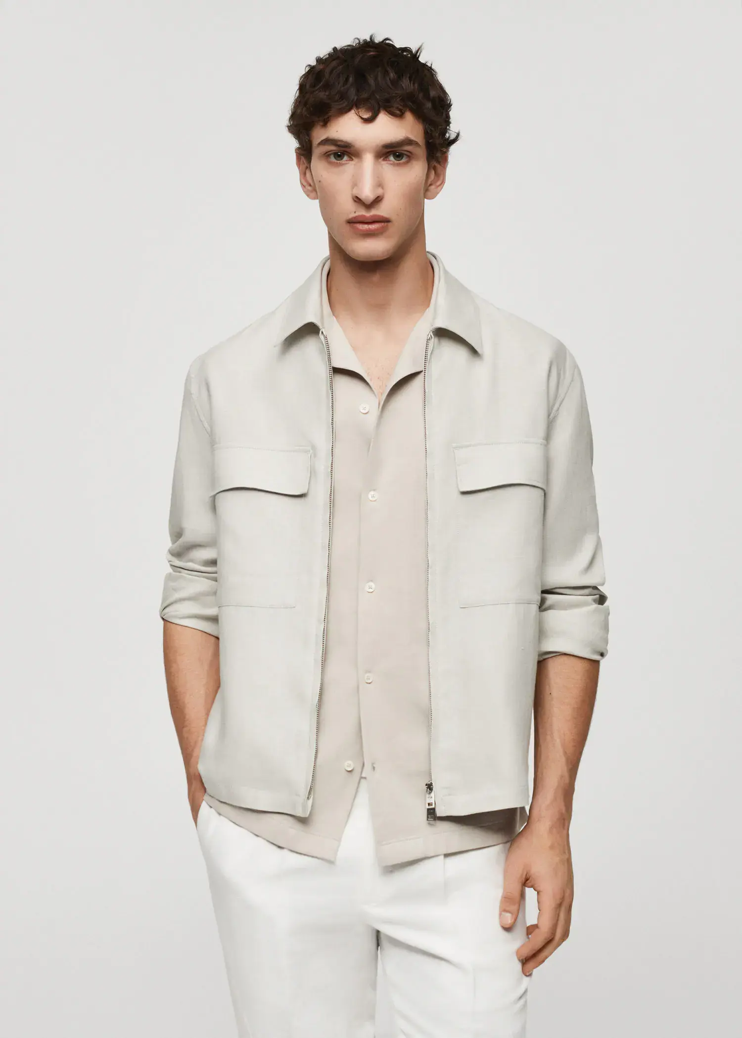 Mango Overshirt mit Taschen aus 100 % Leinen. 1