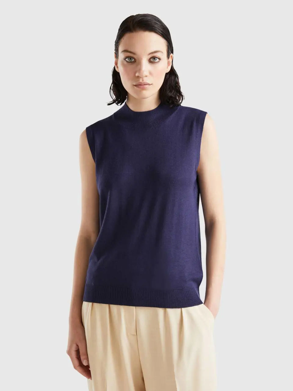 Benetton sleeveless sweater in viscose blend. 1