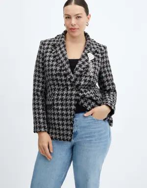Tweed jacket with brooch