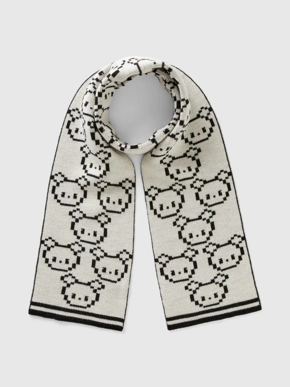 Benetton scarf with animal pattern. 1