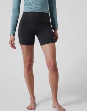 Athleta Salutation Stash High Rise 5 Short black