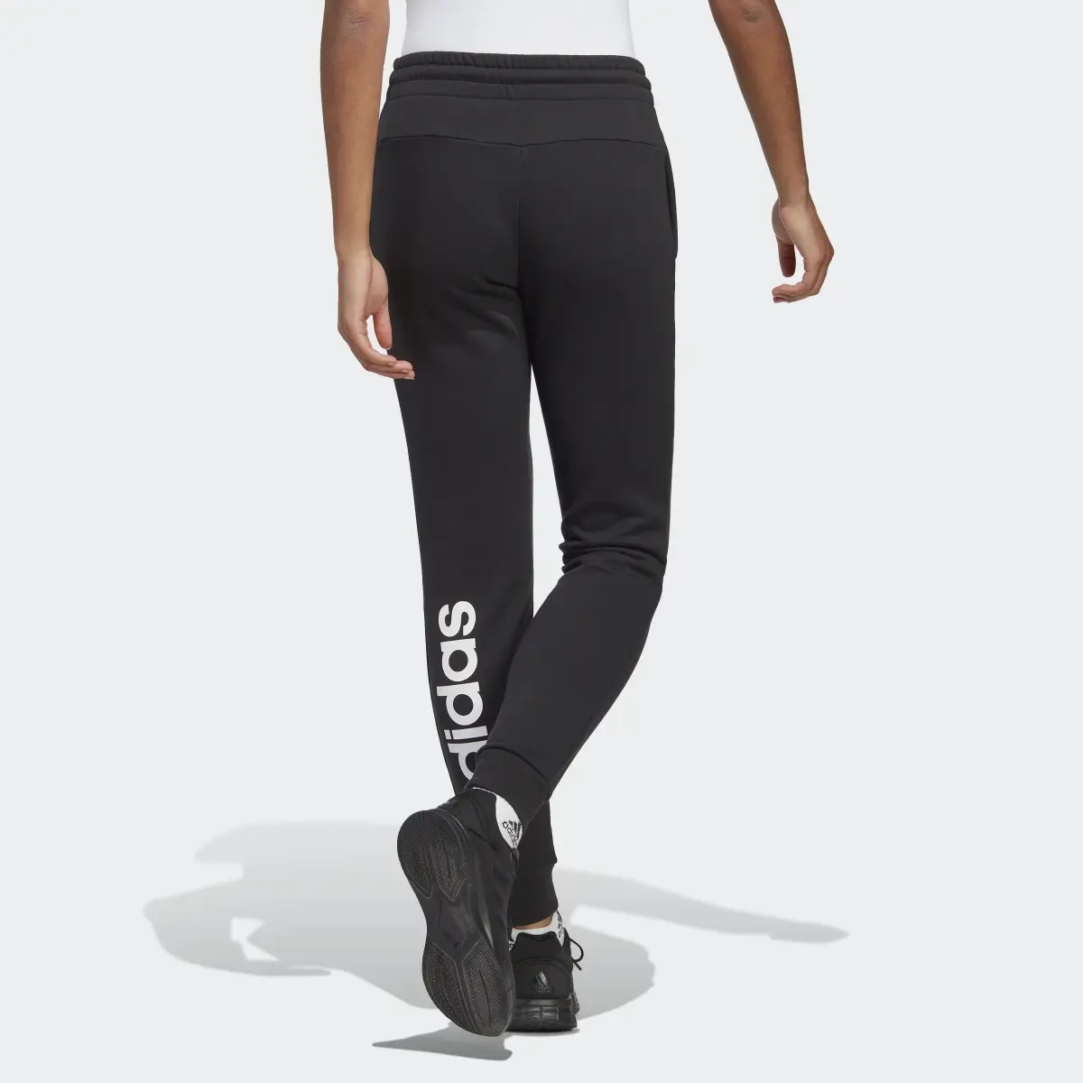 Adidas Pantalón Essentials Linear French Terry Cuffed. 2