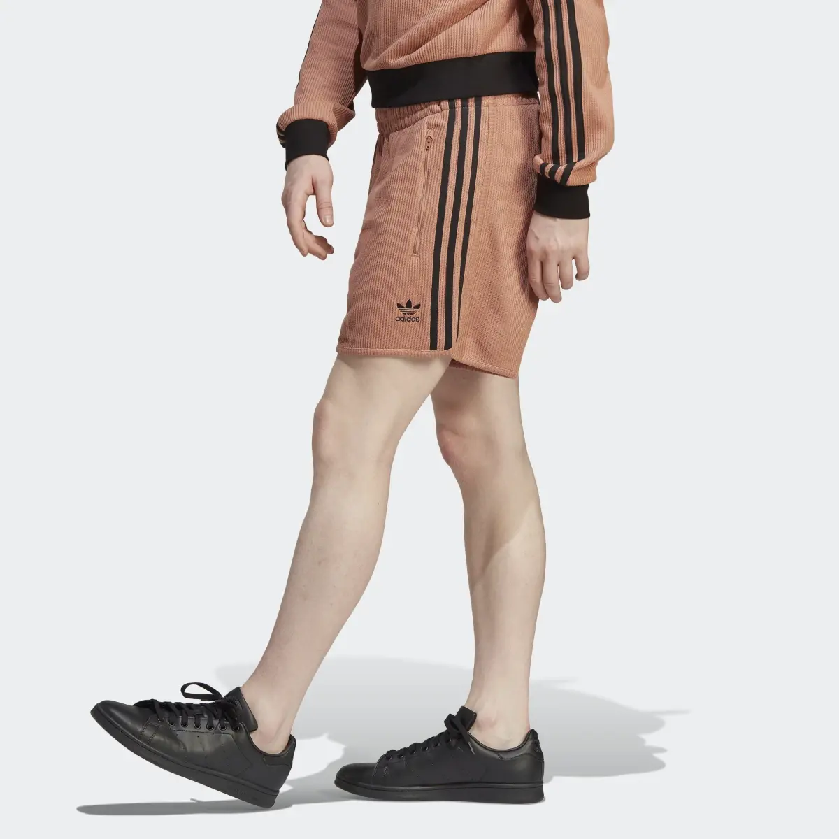 Adidas Adicolor Classics Waffle Shorts. 2