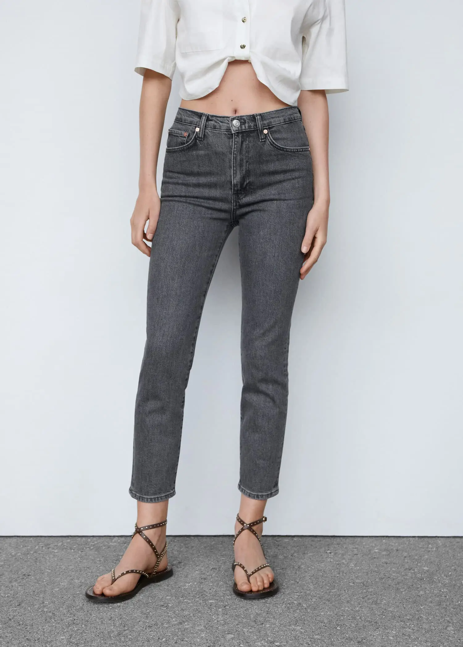 Mango Slim Jeans in Cropped-Länge. 1