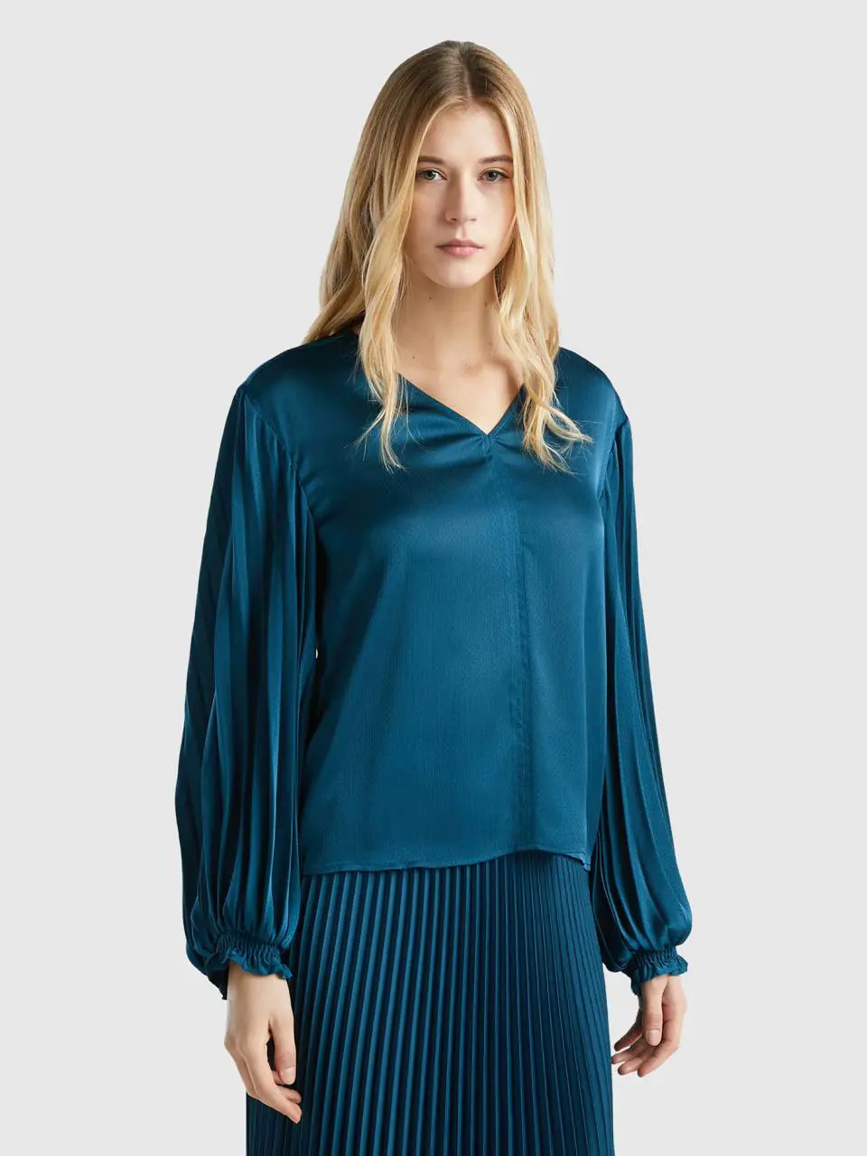 Benetton blouse with long pleated sleeves. 1