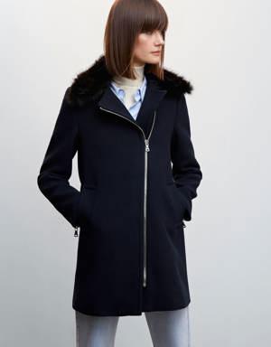 Detachable fur-effect collar coat