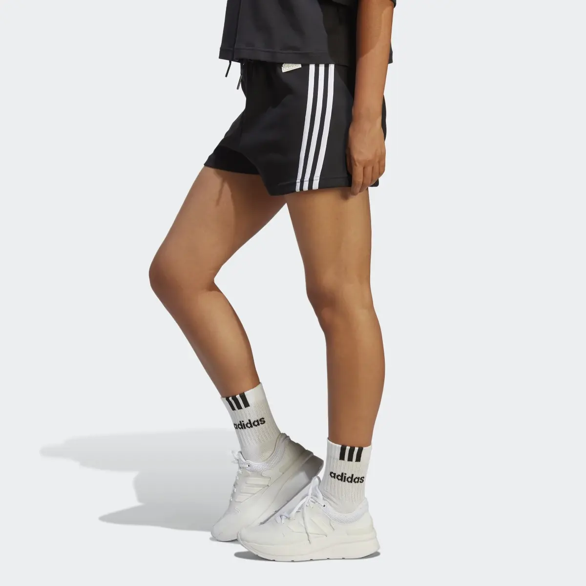 Adidas Future Icons 3-Streifen Shorts. 2