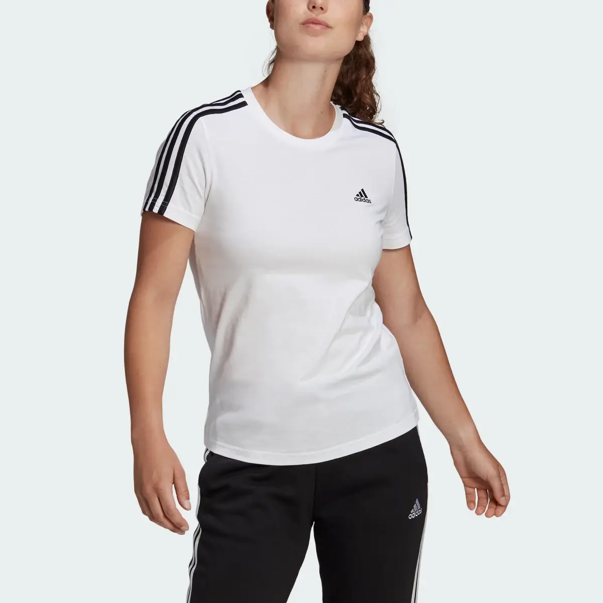Adidas LOUNGEWEAR Essentials Slim 3-Streifen T-Shirt. 1