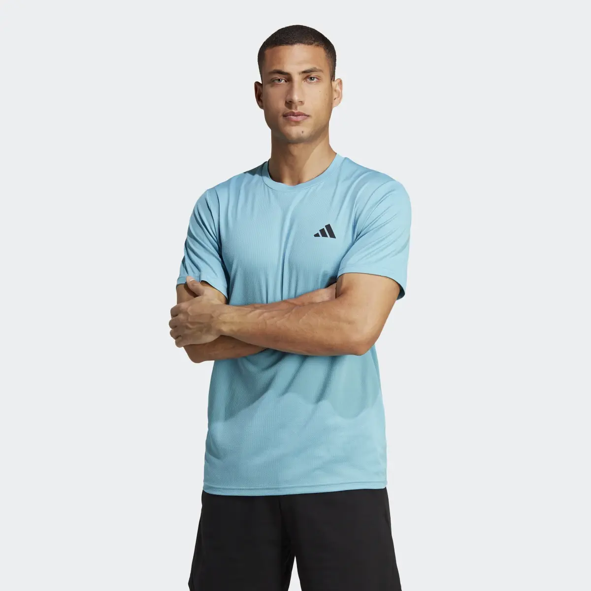 Adidas Playera de Entrenamiento Train Essentials. 2