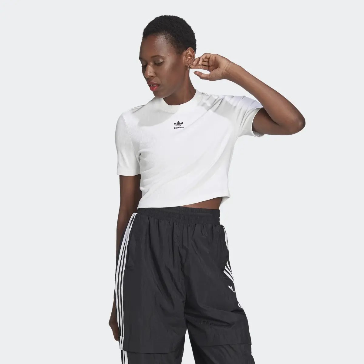 Adidas T-shirt Adicolor Essentials Cropped. 2