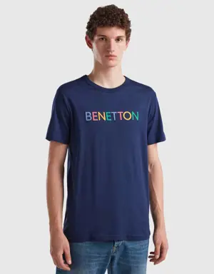 dark blue t-shirt in organic cotton with multicolored logo
