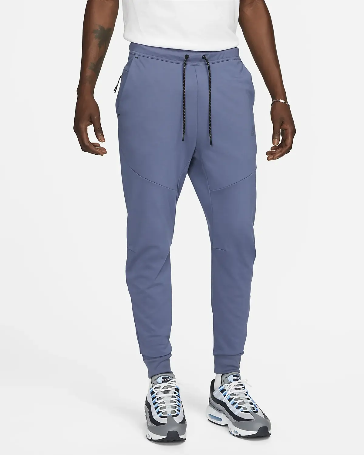 Nike Sportswear Tech Fleece. 1