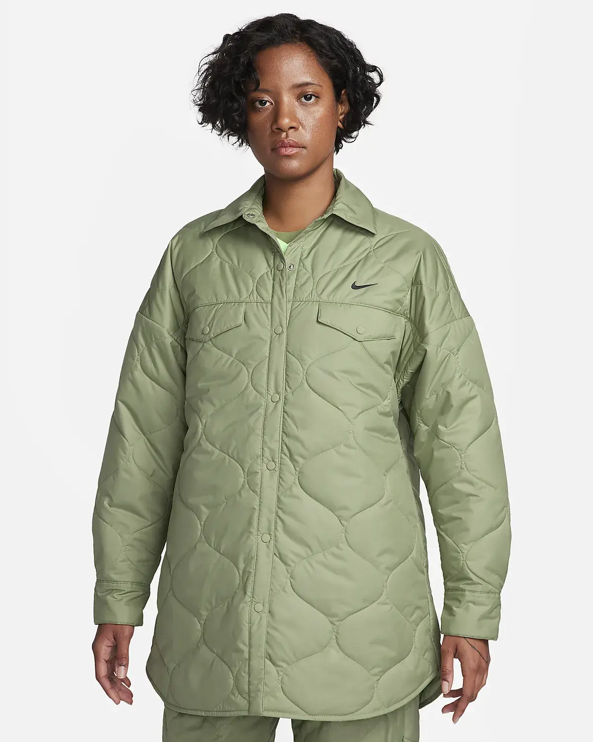 Nike Sportswear Essential. 1