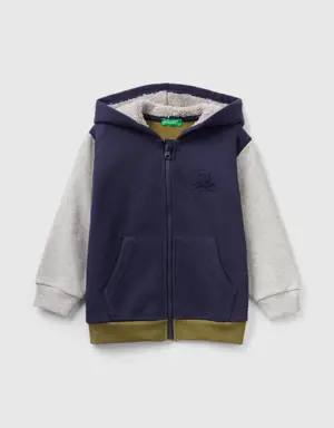 sweatshirt with lined hood