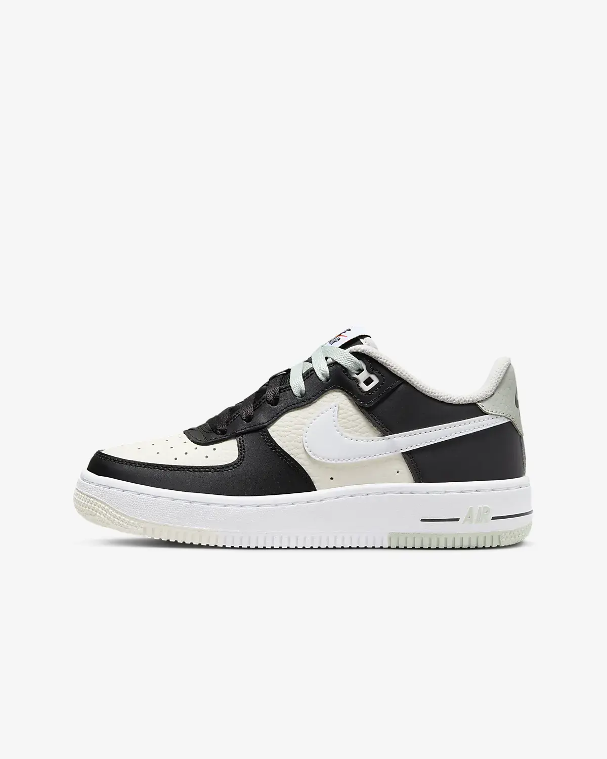 Nike Air Force 1 LV8. 1