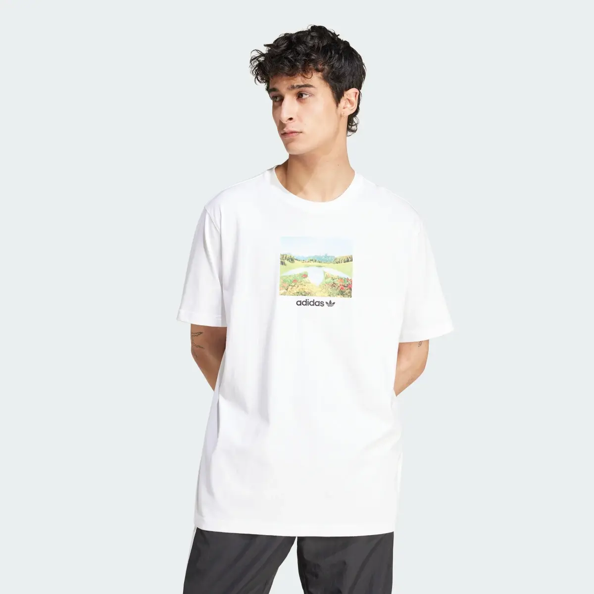 Adidas GRAPHIC TEE. 2