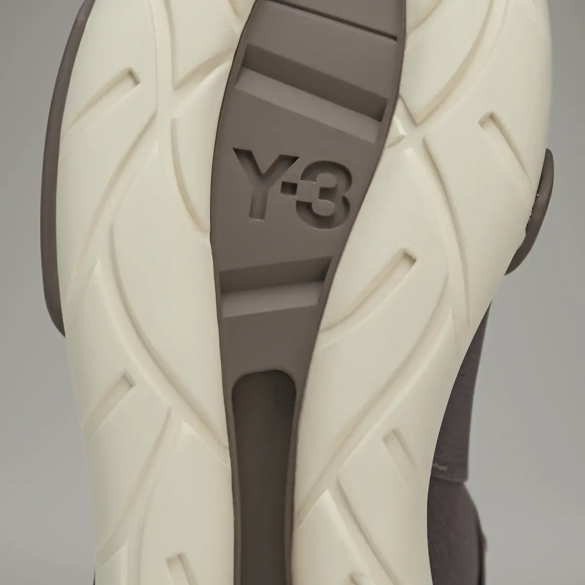 Adidas Y-3 QASA. 3