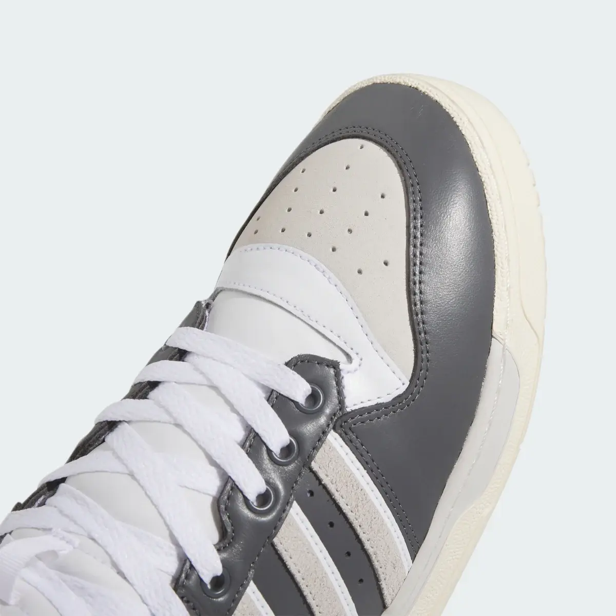 Adidas Rivalry High Scratchy Schuh. 3
