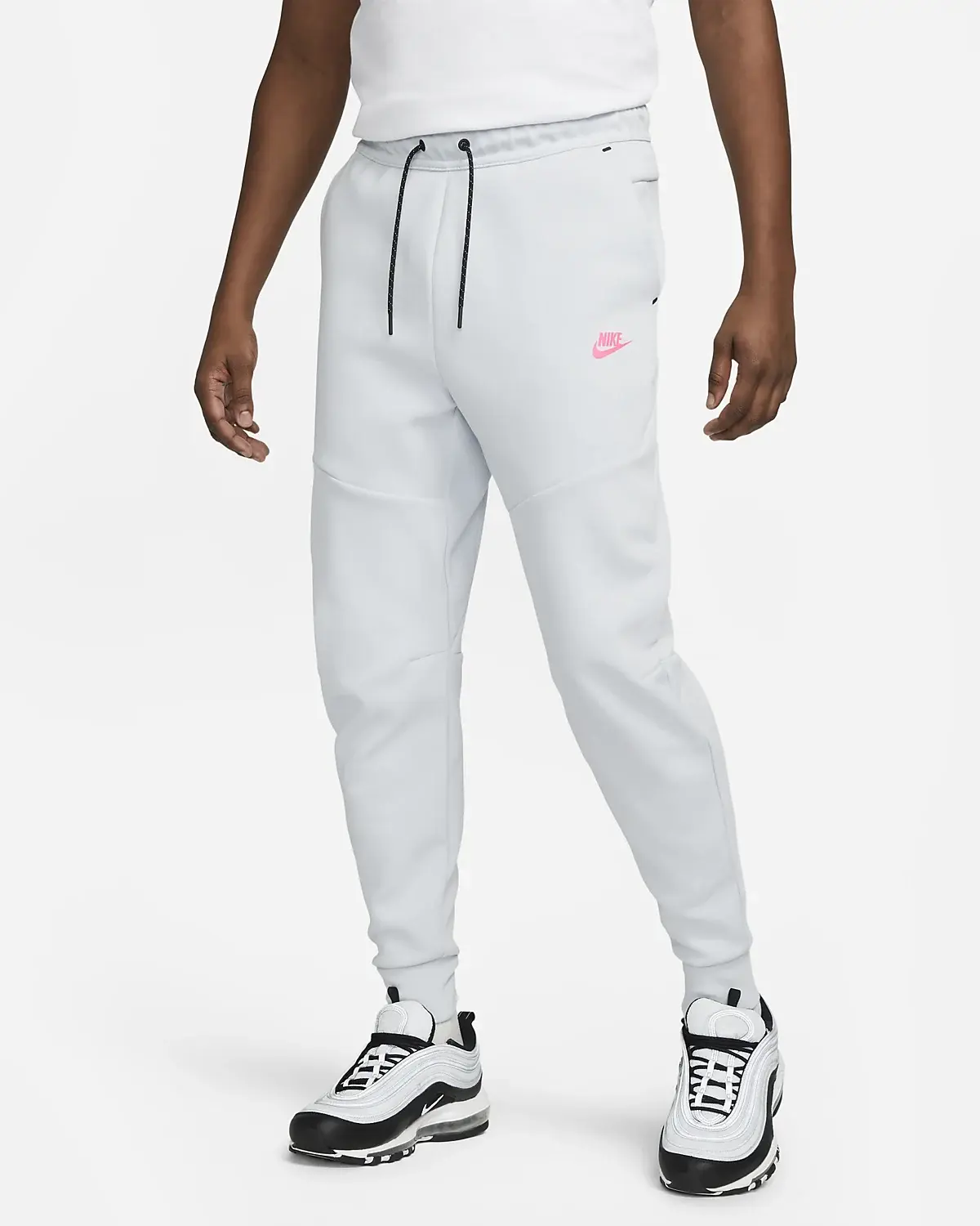 Nike Sportswear Tech Fleece. 1