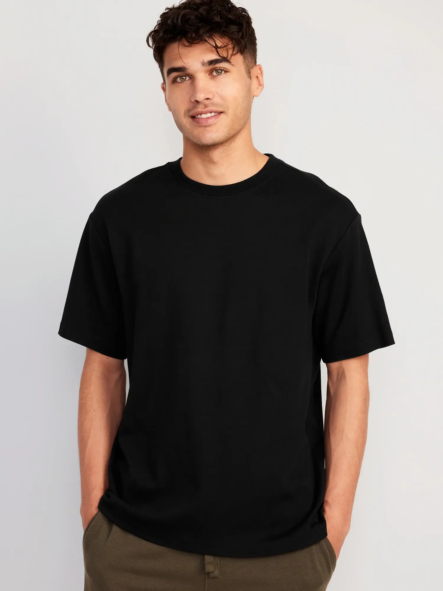 Old Navy Boxy Crew-Neck Performance T-Shirt for Men black. 1