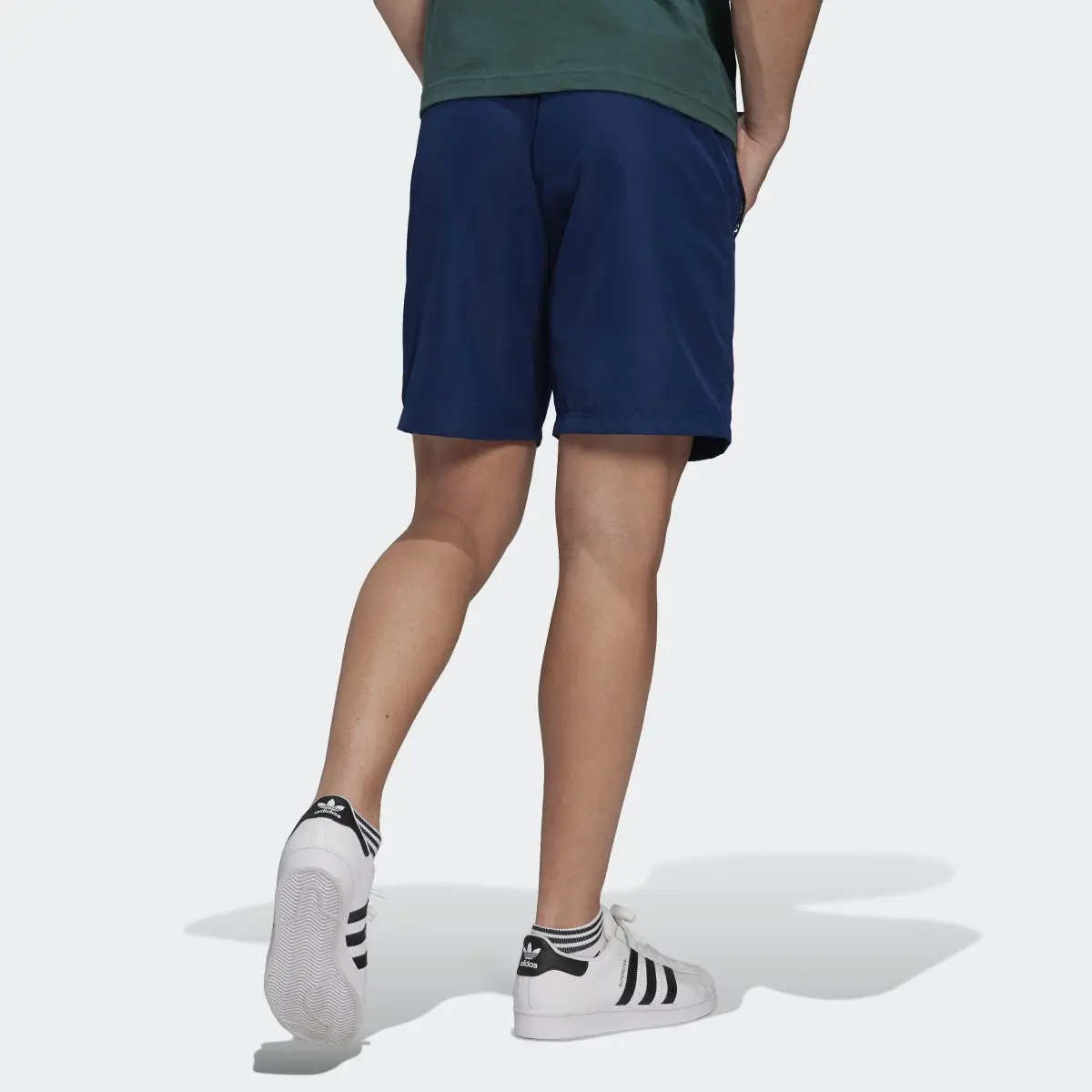 Adidas Adicolor Essentials Trace Shorts. 2