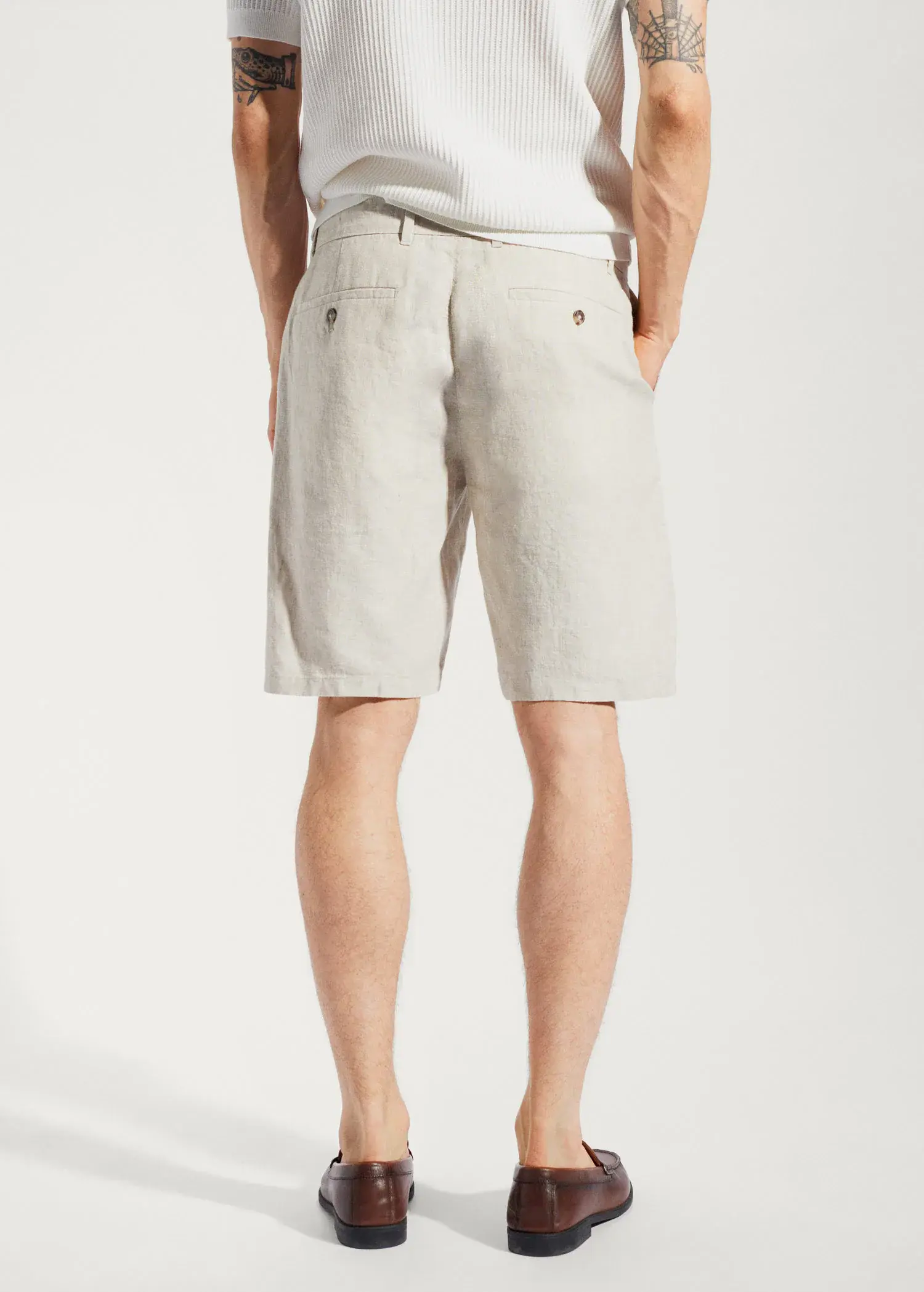 Mango 100% linen shorts. a man wearing a pair of white shorts. 