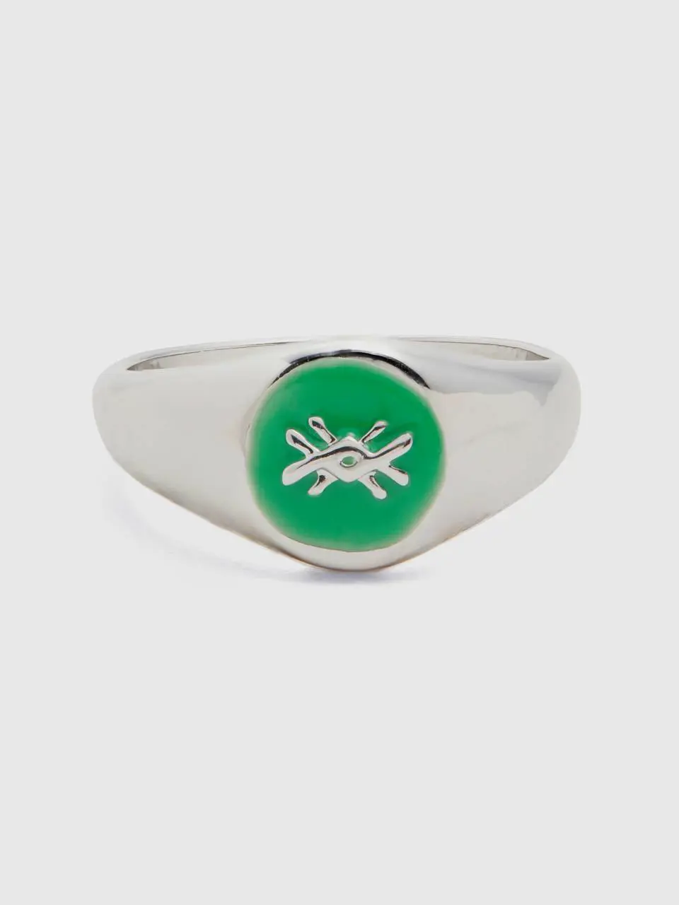 Benetton green ring with logo. 1