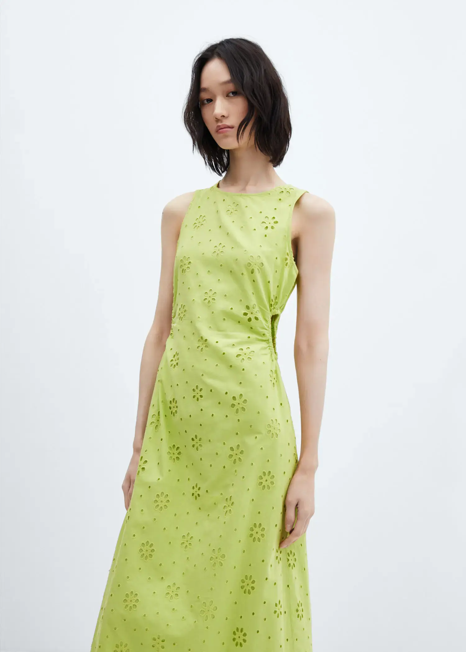Mango Embroidered dress with side slits. 2
