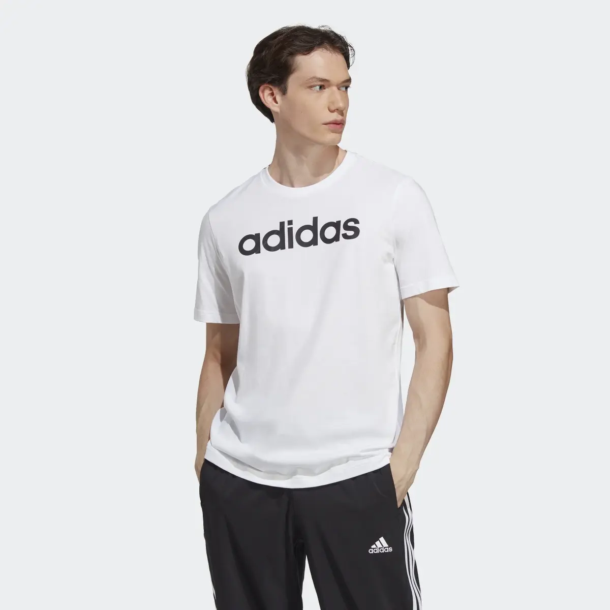 Adidas T-shirt em Jersey Simples Essentials. 2