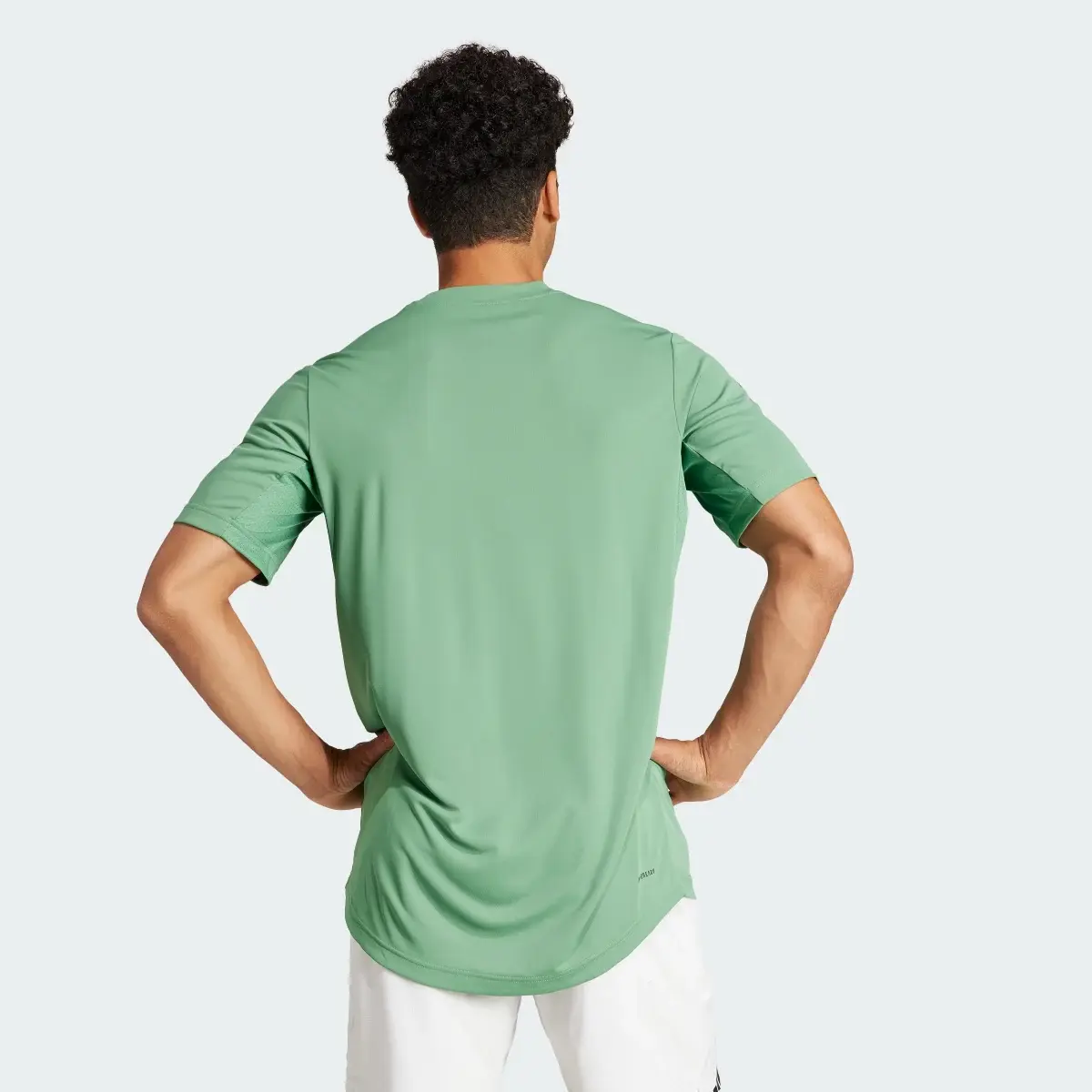 Adidas Club 3-Streifen Tennis T-Shirt. 3