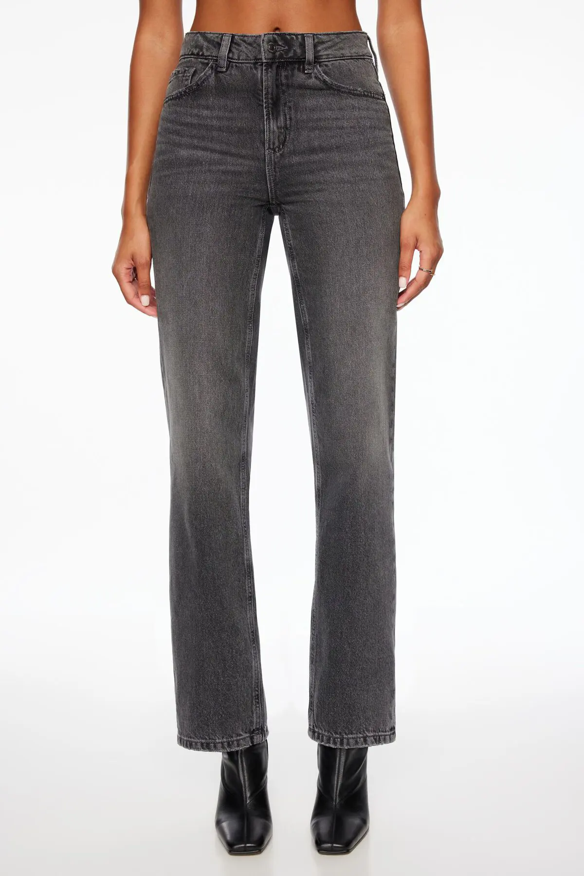 Dynamite Justina Straight Leg Jeans. 3