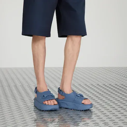 Gucci Men's Horsebit flatform sandal. 3