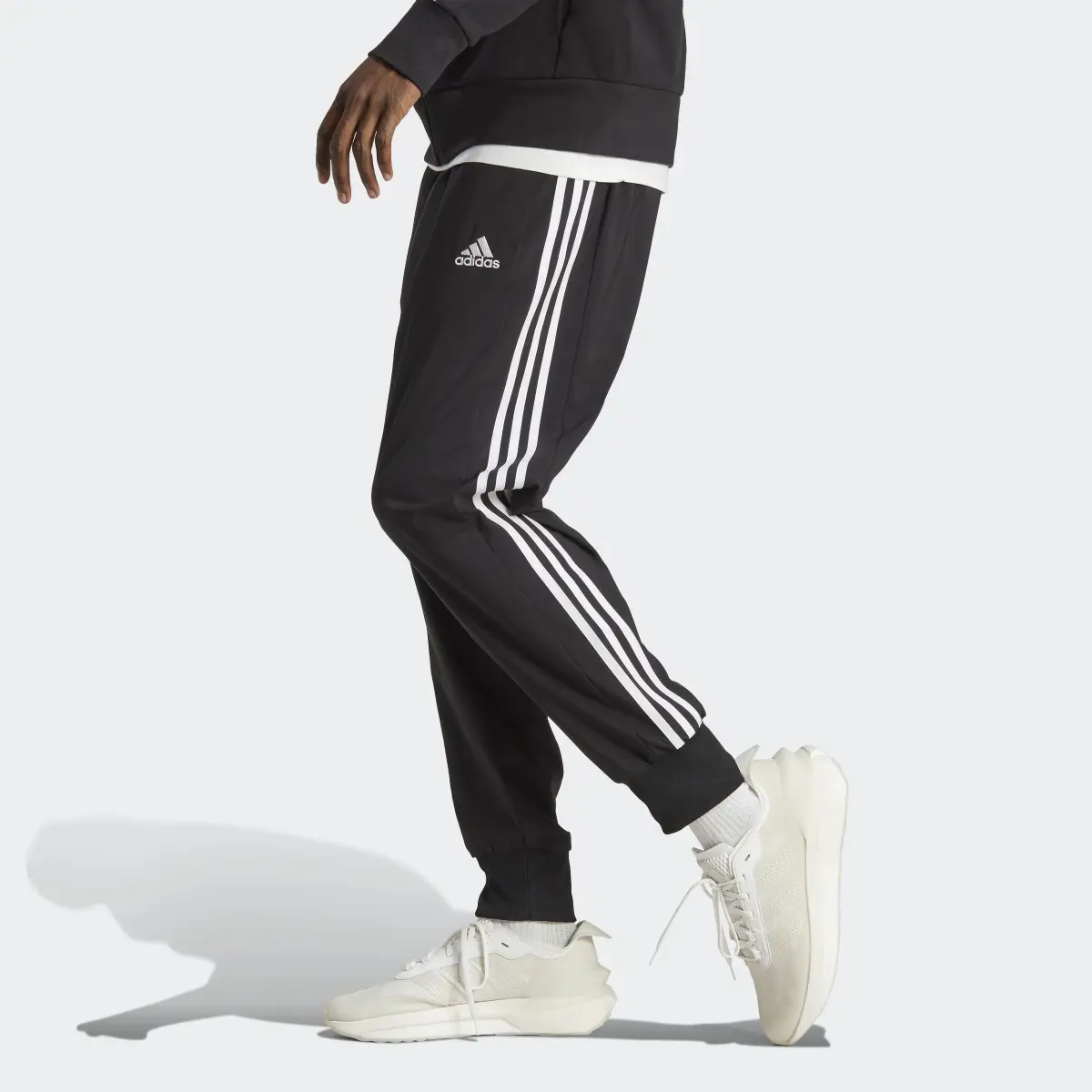 Adidas Pantaloni AEROREADY Essentials Tapered Cuff Woven 3-Stripes. 2